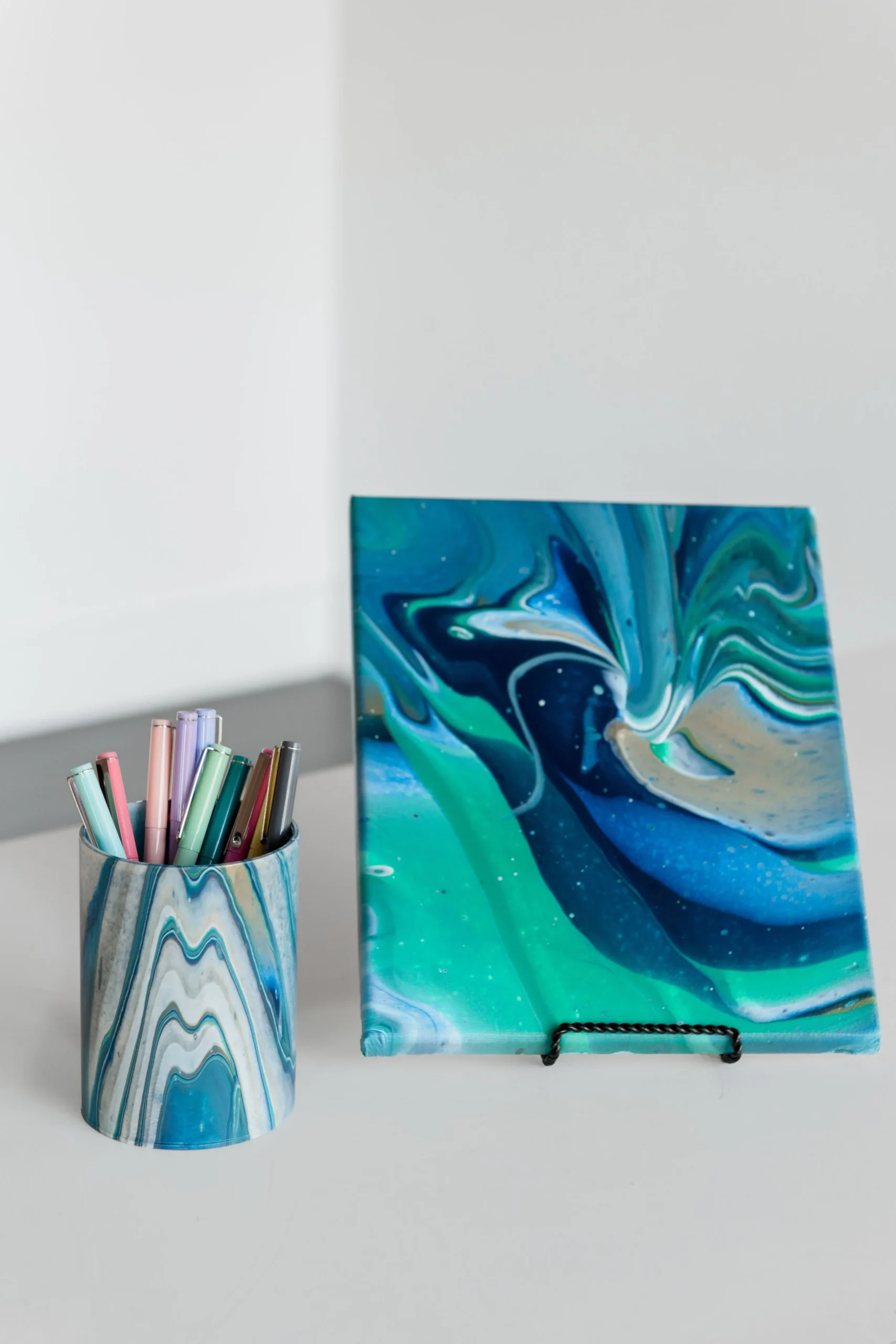 Dancing Colores: The Joyful Art of Fluid Creativity